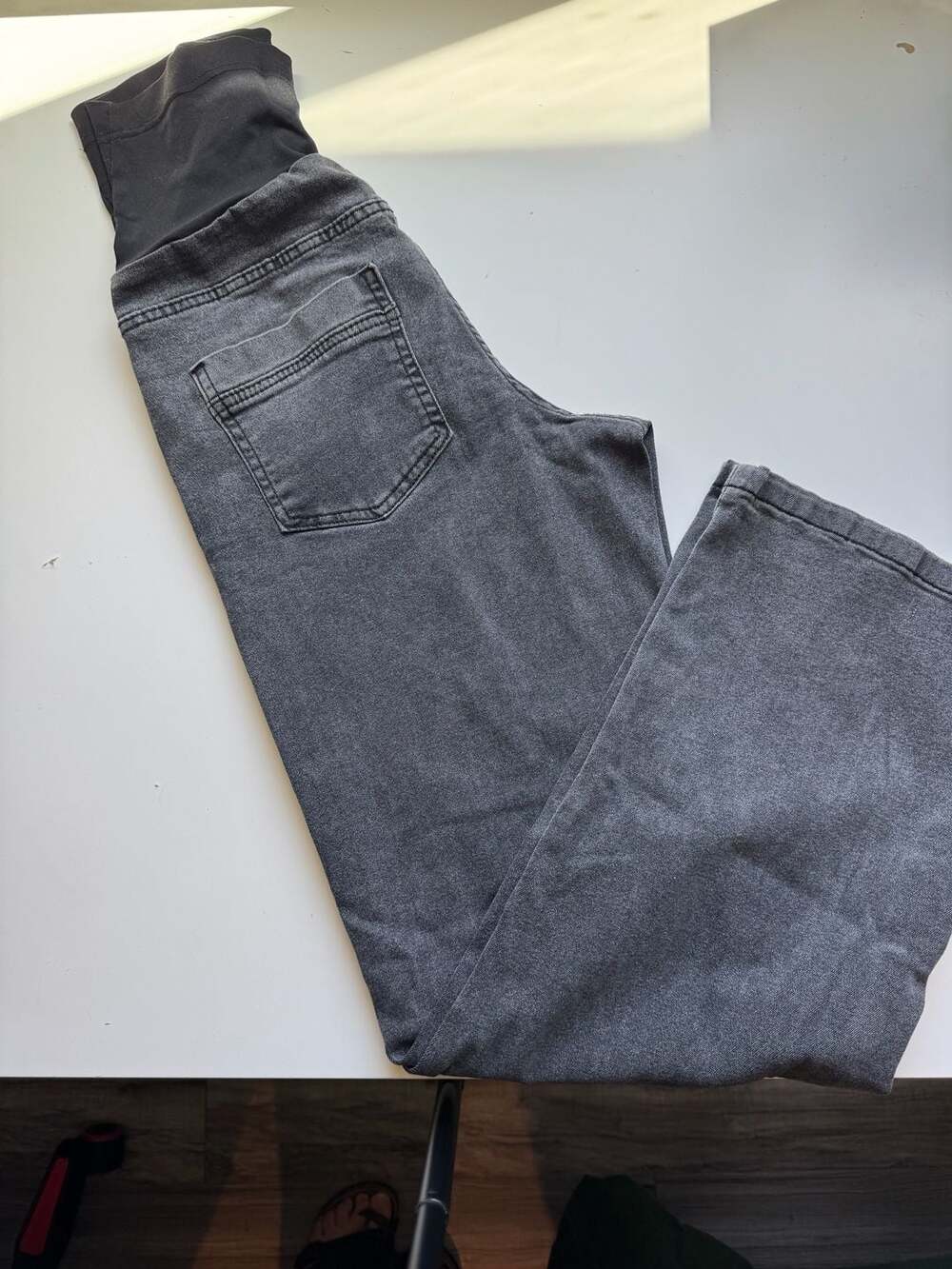 Maternity Bundle Size S. 2 pairs of Leggings, 1 pair of Jeans, and 1 Shorts. - Picture 4 of 8